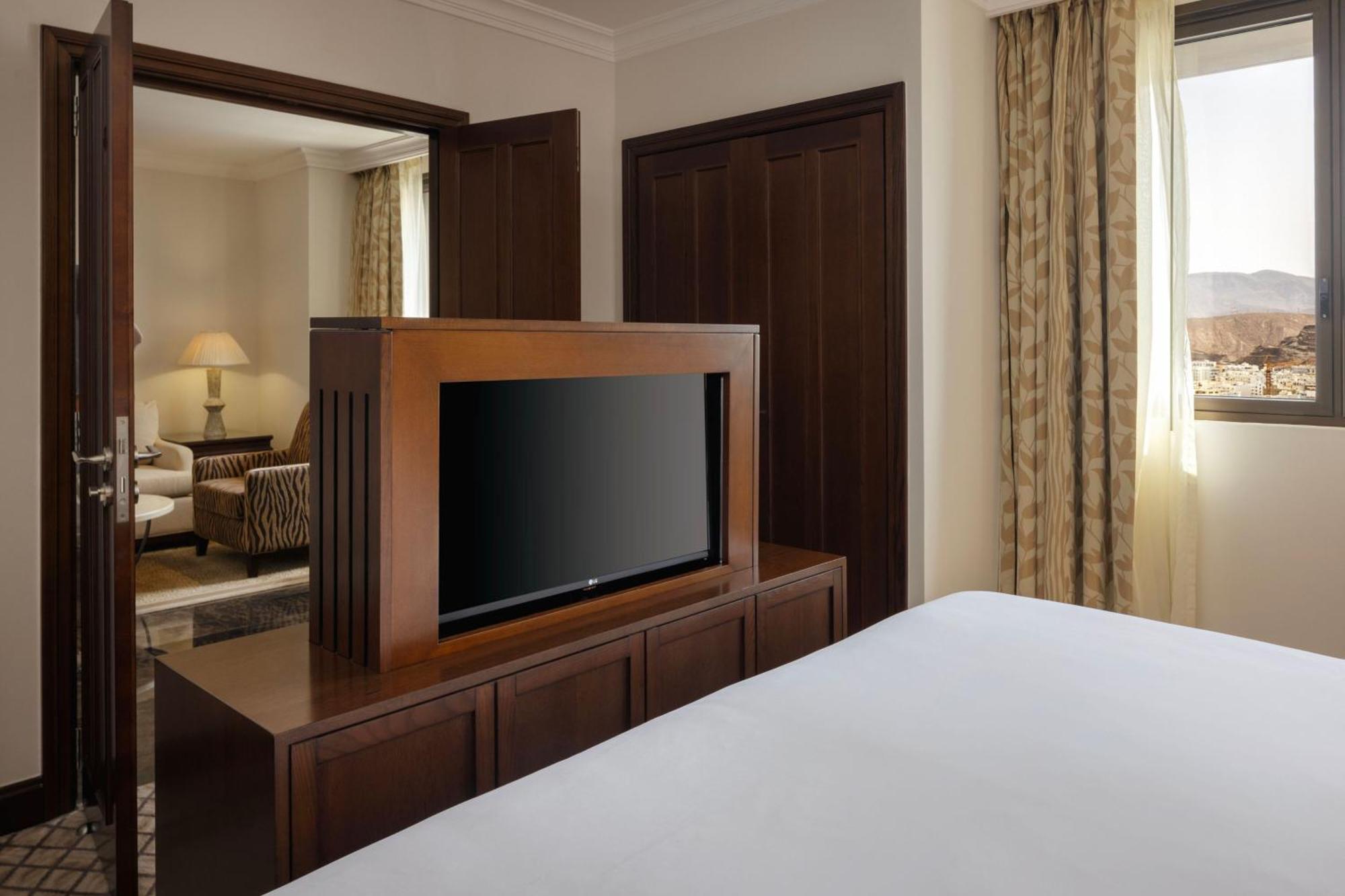Sheraton Oman Hotel Маскат Екстериор снимка A television in a hotel room