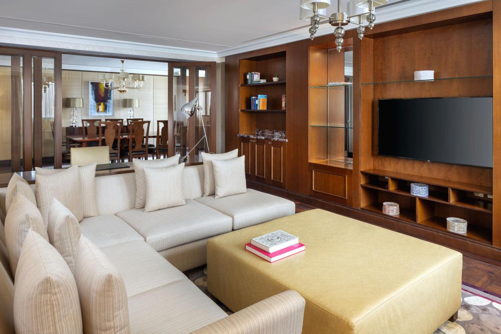 Sheraton Oman Hotel Маскат Екстериор снимка Living room