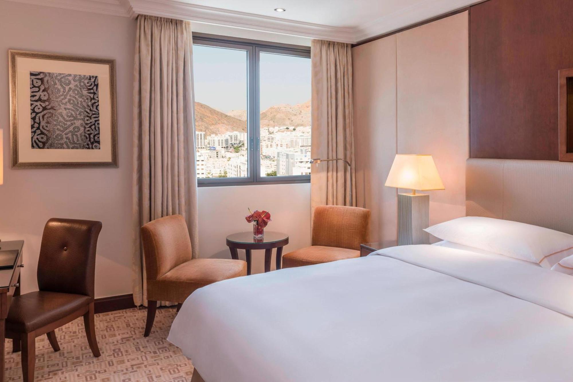 Sheraton Oman Hotel Маскат Екстериор снимка Deluxe room