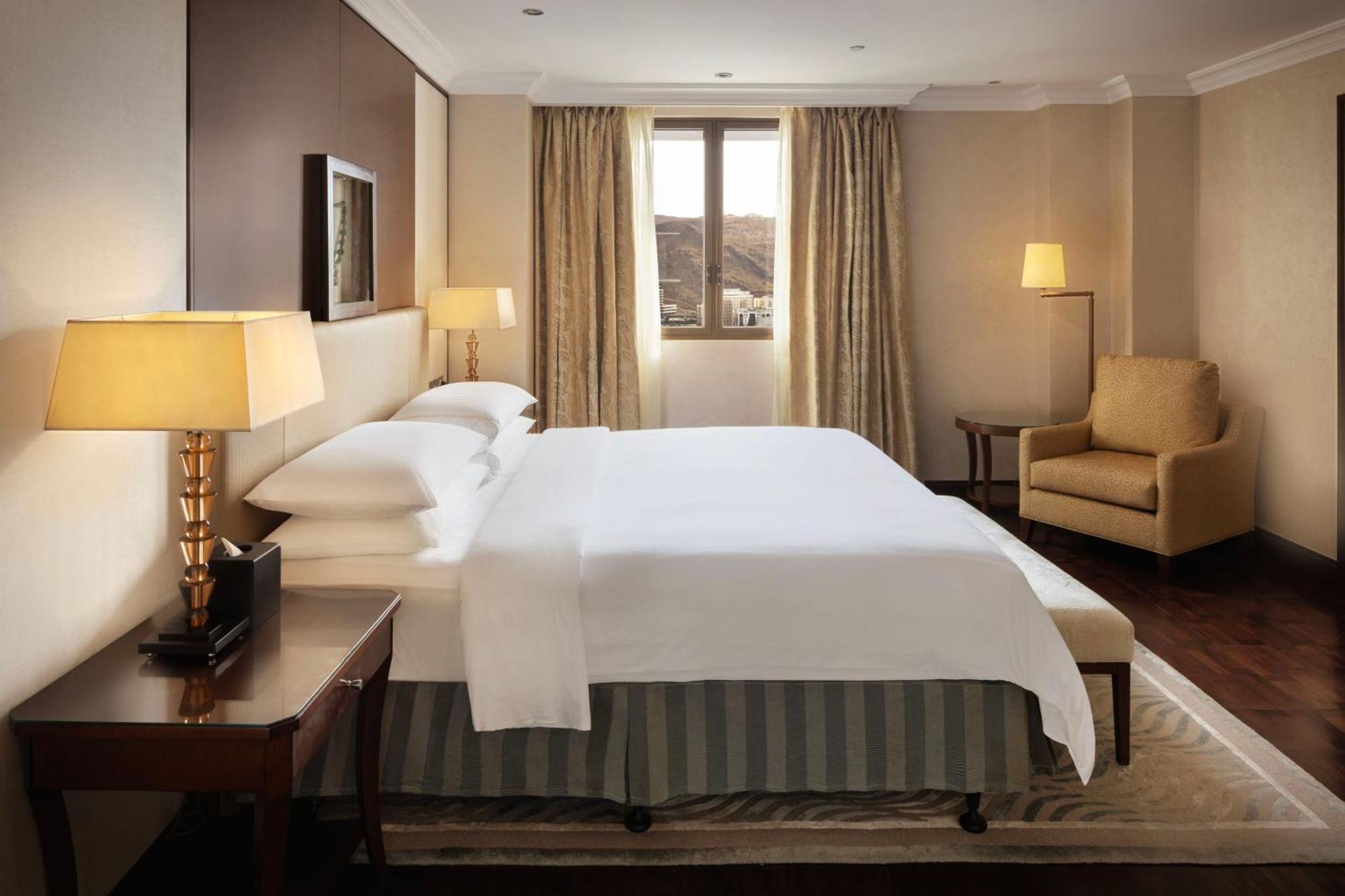 Sheraton Oman Hotel Маскат Екстериор снимка A bedroom at the hotel