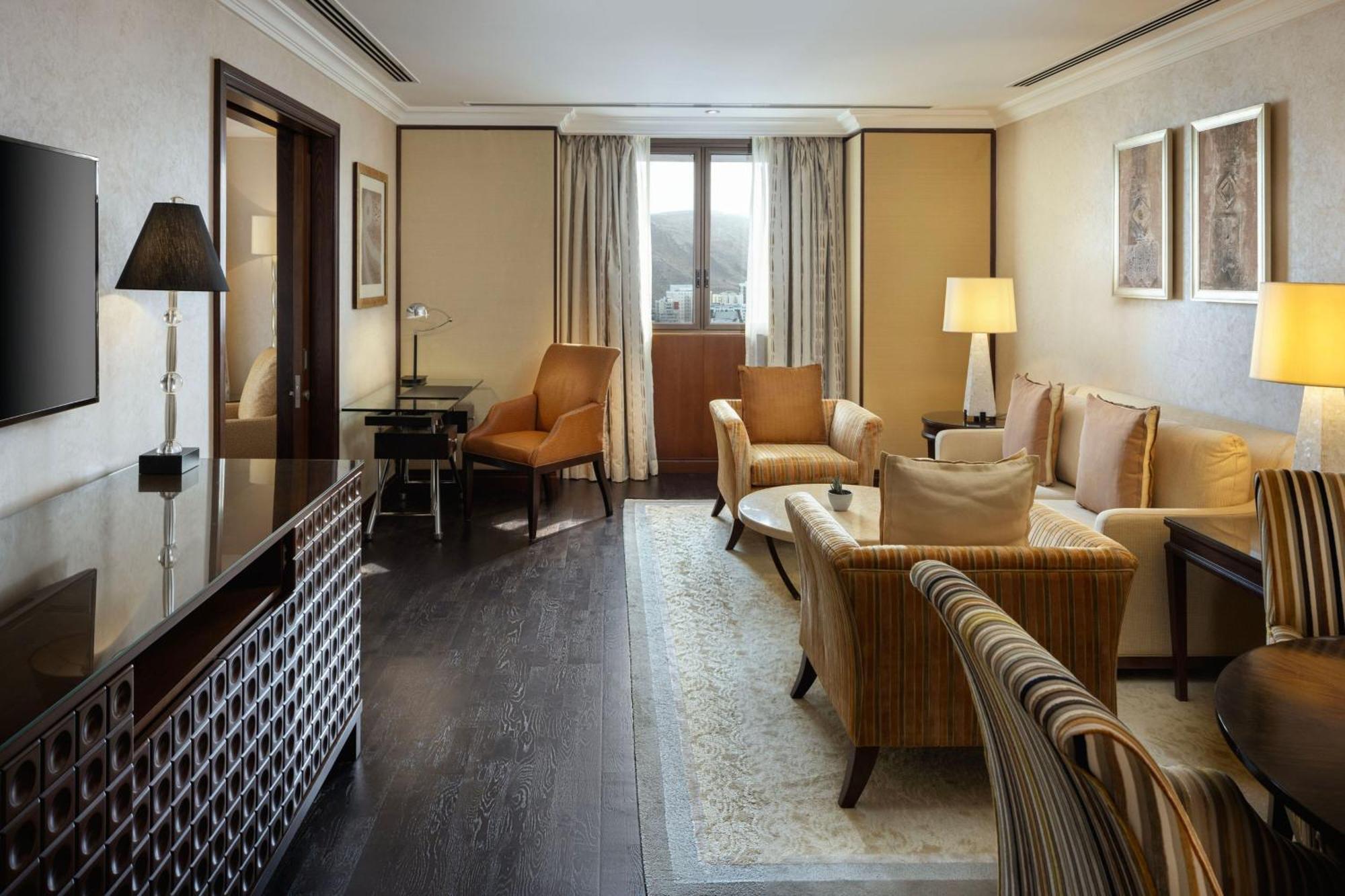 Sheraton Oman Hotel Маскат Екстериор снимка The living room of a suite at the Mandarin Oriental, London