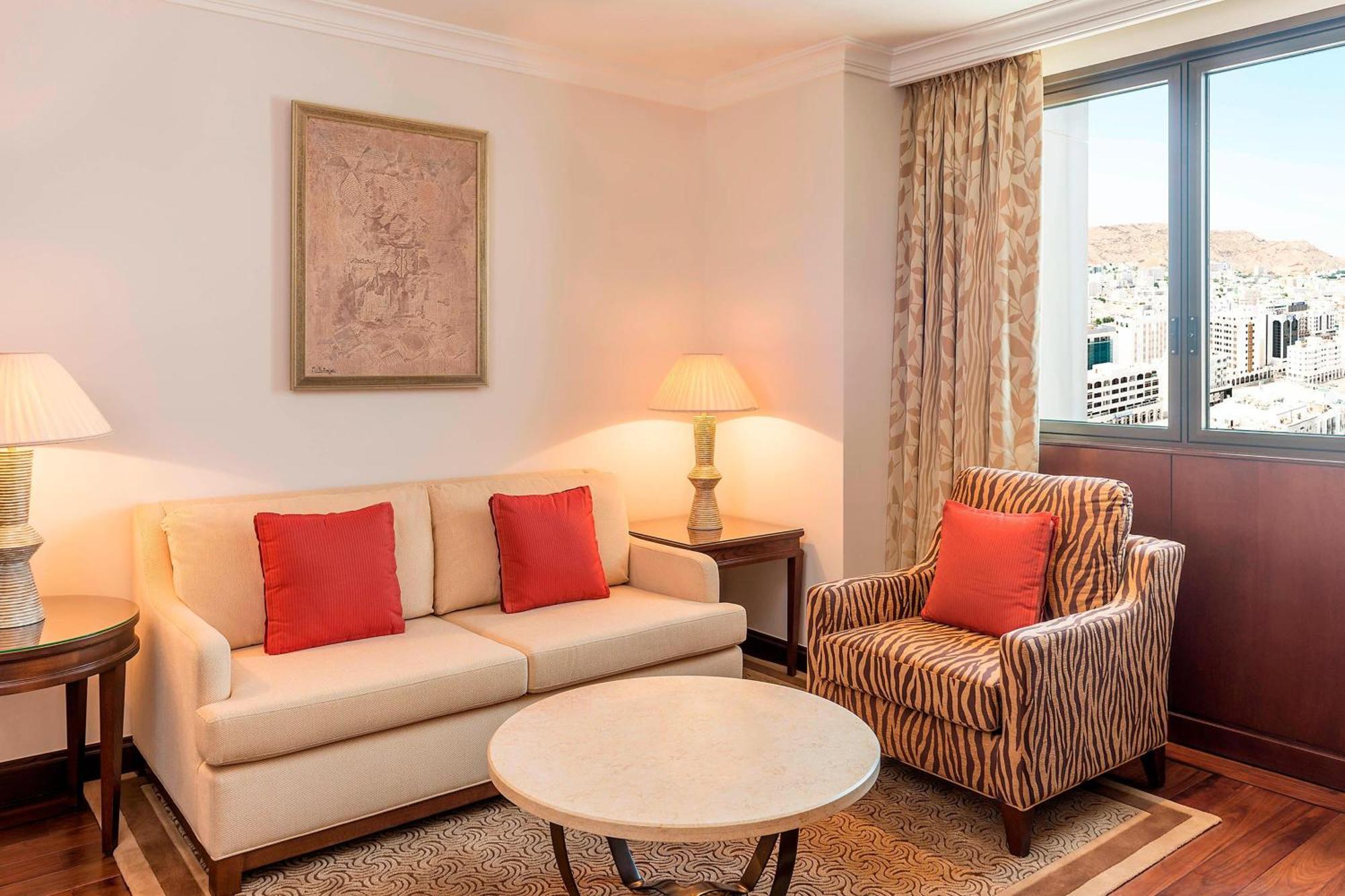 Sheraton Oman Hotel Маскат Екстериор снимка Living room