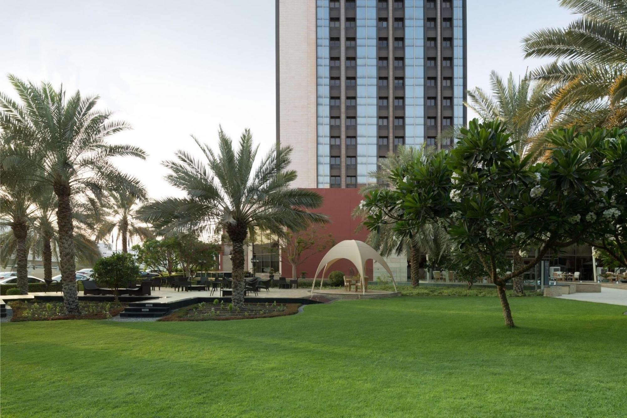 Sheraton Oman Hotel Маскат Екстериор снимка University Campus