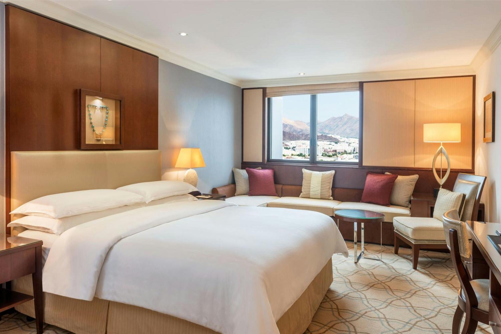 Sheraton Oman Hotel Маскат Екстериор снимка Deluxe Room