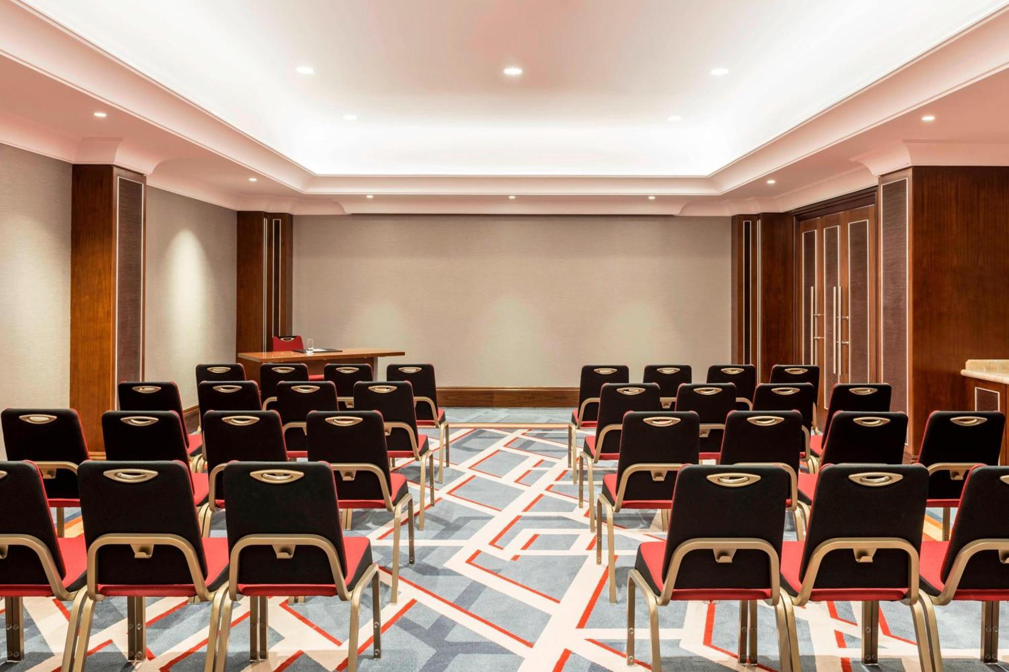 Sheraton Oman Hotel Маскат Екстериор снимка Meeting room