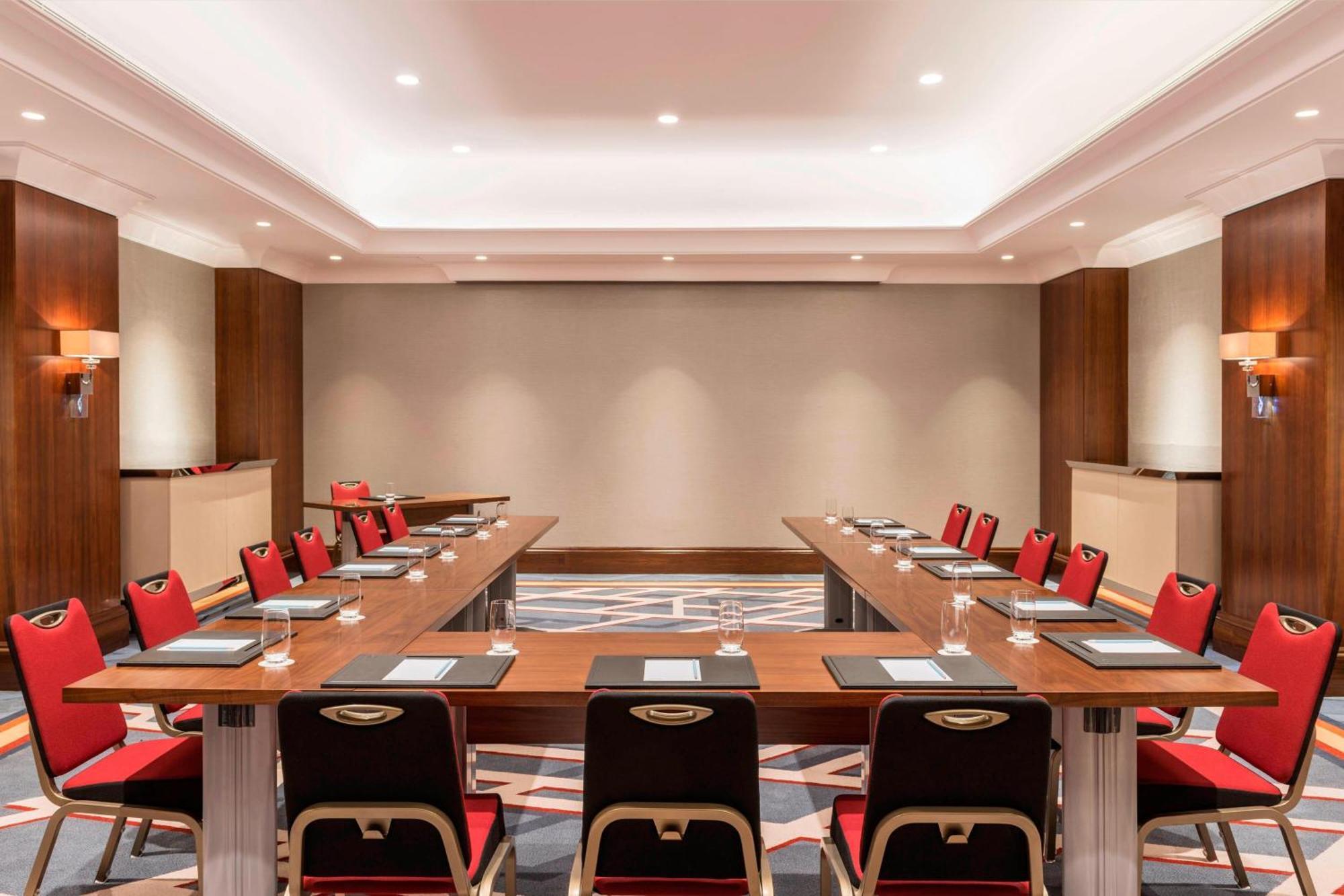 Sheraton Oman Hotel Маскат Екстериор снимка Meeting room